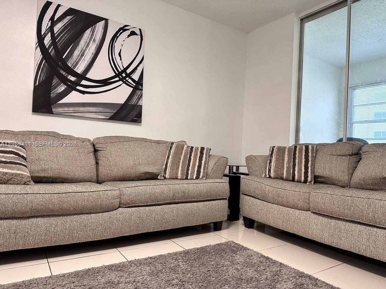 319 NE 14th Ave # 106, Hallandale Beach FL 33009 - Hallandale Beach, FL - Photo 1