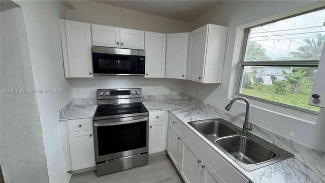 16221 E Bunche Park Dr, Miami Gardens FL 33054 - Miami Gardens, FL - Photo 6