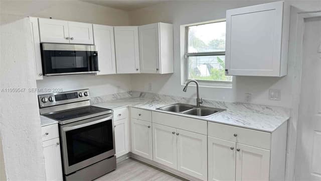 16221 E Bunche Park Dr, Miami Gardens FL 33054 - Miami Gardens, FL - Photo 7