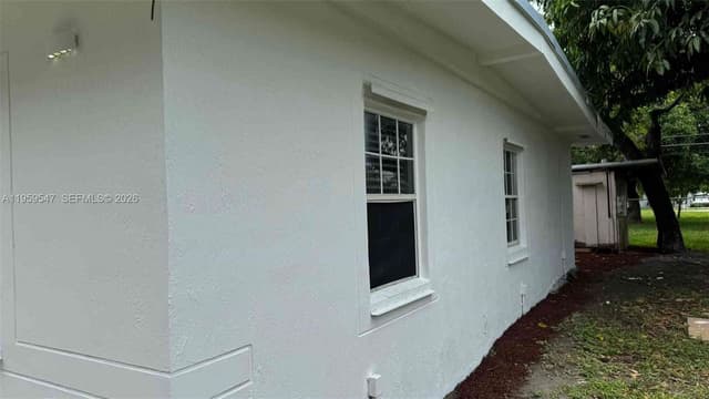 16221 E Bunche Park Dr, Miami Gardens FL 33054 - Miami Gardens, FL - Photo 3