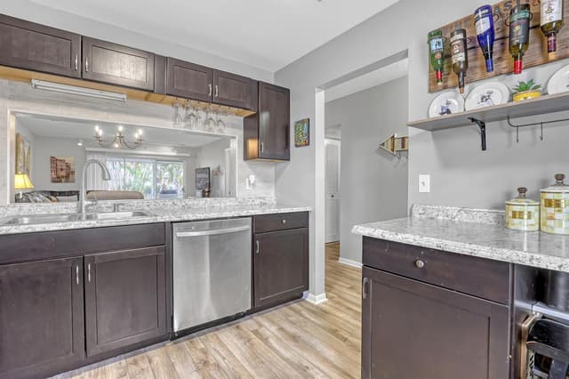 553 Covered Bridge Boulevard, Lake Worth FL 33467 - Lake Worth, FL - Photo 5