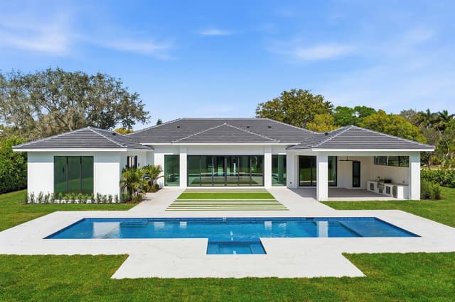 5770 Dixie Belle Road, Palm Beach Gardens FL 33418 - Palm Beach Gardens, FL - Photo 2