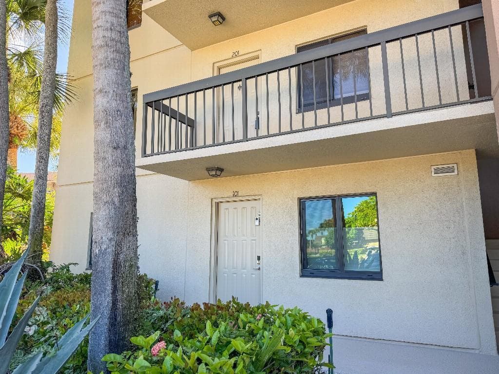 901 Seafarer Circle # 101, Jupiter FL 33477