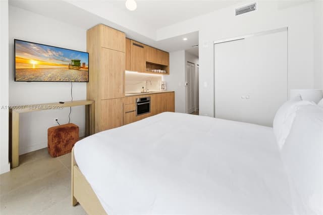 11 NE 6th St # 1802, Miami FL 33132 - Miami, FL - Photo 5