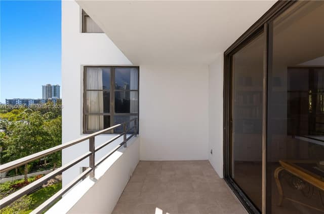 600 Three Islands Blvd # 411, Hallandale Beach FL 33009 - Hallandale Beach, FL - Photo 6