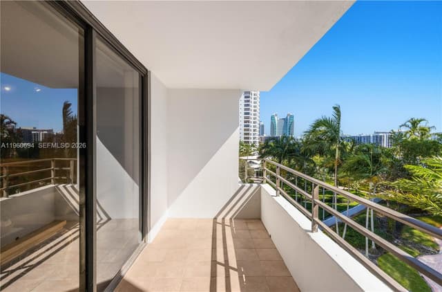 600 Three Islands Blvd # 411, Hallandale Beach FL 33009 - Hallandale Beach, FL - Photo 5