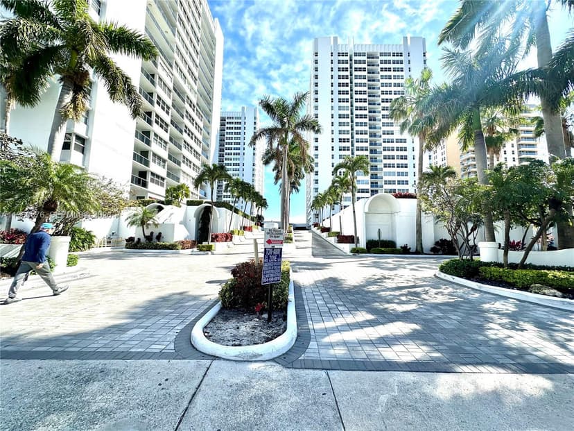 1904 S Ocean Dr # 701, Hallandale Beach FL 33009