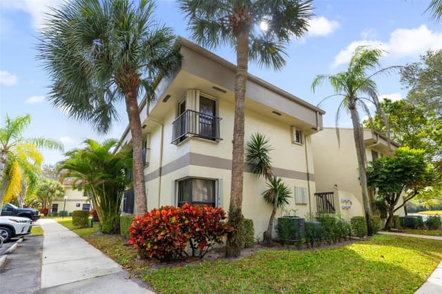 2963 Carambola Circle S, Coconut Creek FL 33066 - Coconut Creek, FL - Photo 4