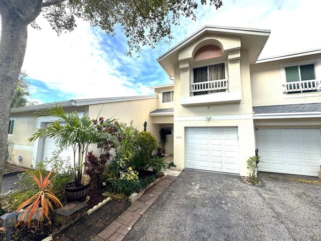1997 Discovery Circle # 1997, Deerfield Beach FL 33442 - Deerfield Beach, FL - Photo 2