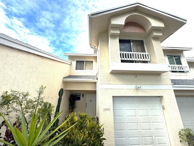 1997 Discovery Circle # 1997, Deerfield Beach FL 33442 - Deerfield Beach, FL - Photo 3