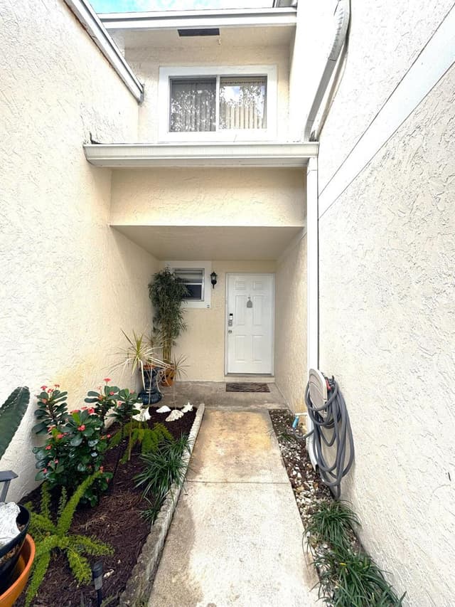 1997 Discovery Circle # 1997, Deerfield Beach FL 33442 - Deerfield Beach, FL - Photo 4