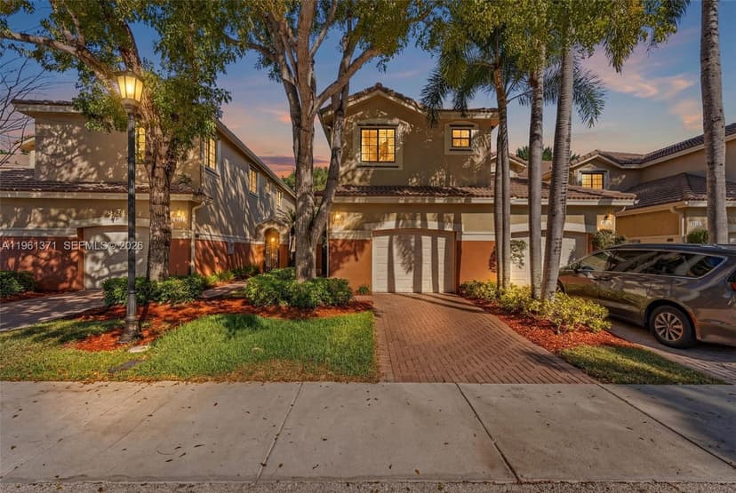 3815 Tree Top Dr, Weston FL 33332