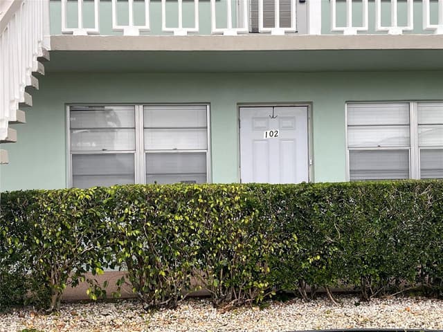 102 Somerset F # 102, West Palm Beach FL 33417 - West Palm Beach, FL - Photo 2