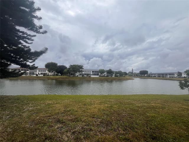 102 Somerset F # 102, West Palm Beach FL 33417 - West Palm Beach, FL - Photo 4