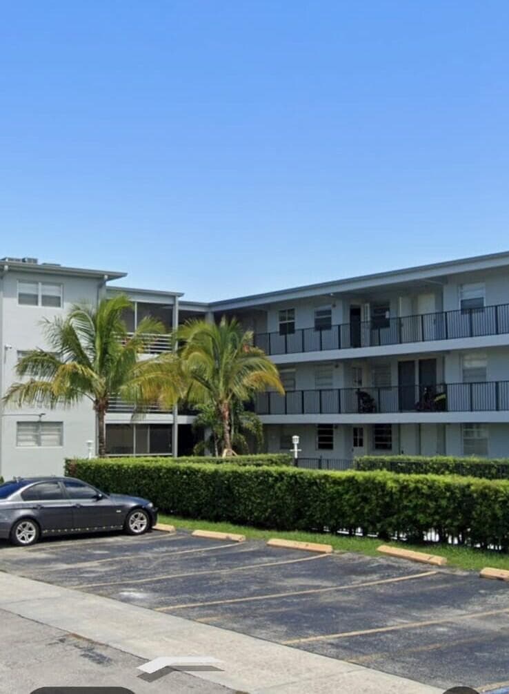 1100 NE 1st Court # 305, Hallandale Beach FL 33009