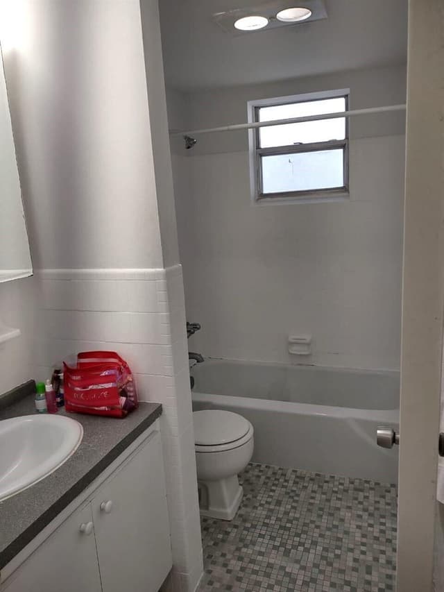 1100 NE 1st Court # 305, Hallandale Beach FL 33009 - Hallandale Beach, FL - Photo 5