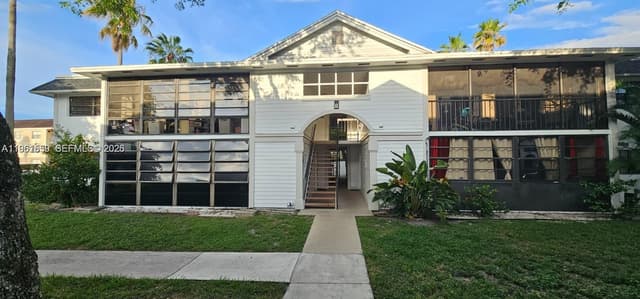 18965 NW 62nd Ave # 202, Hialeah FL 33015 - Hialeah, FL - Photo 2