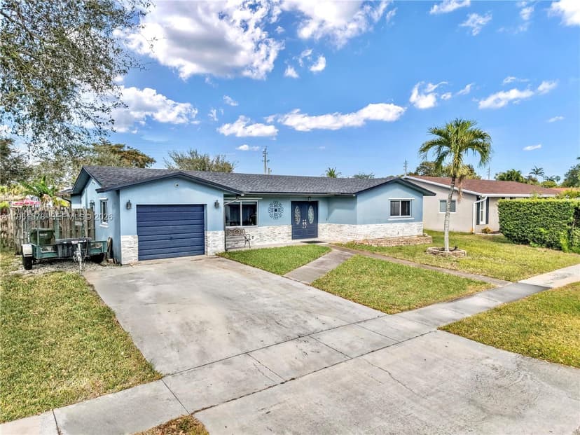 9501 NW 8th St, Pembroke Pines FL 33024