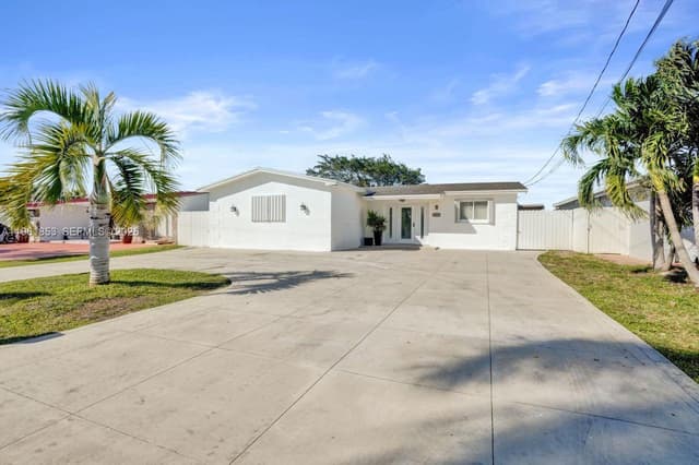 6617 Dahlia Dr, Miramar FL 33023 - Miramar, FL - Photo 2