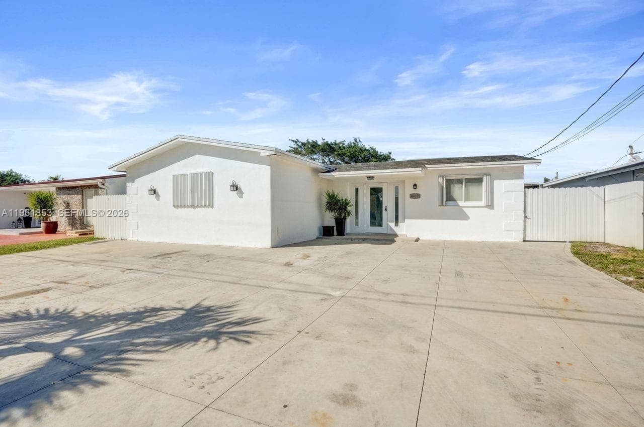 6617 Dahlia Dr, Miramar FL 33023 - Miramar, FL - Photo 1