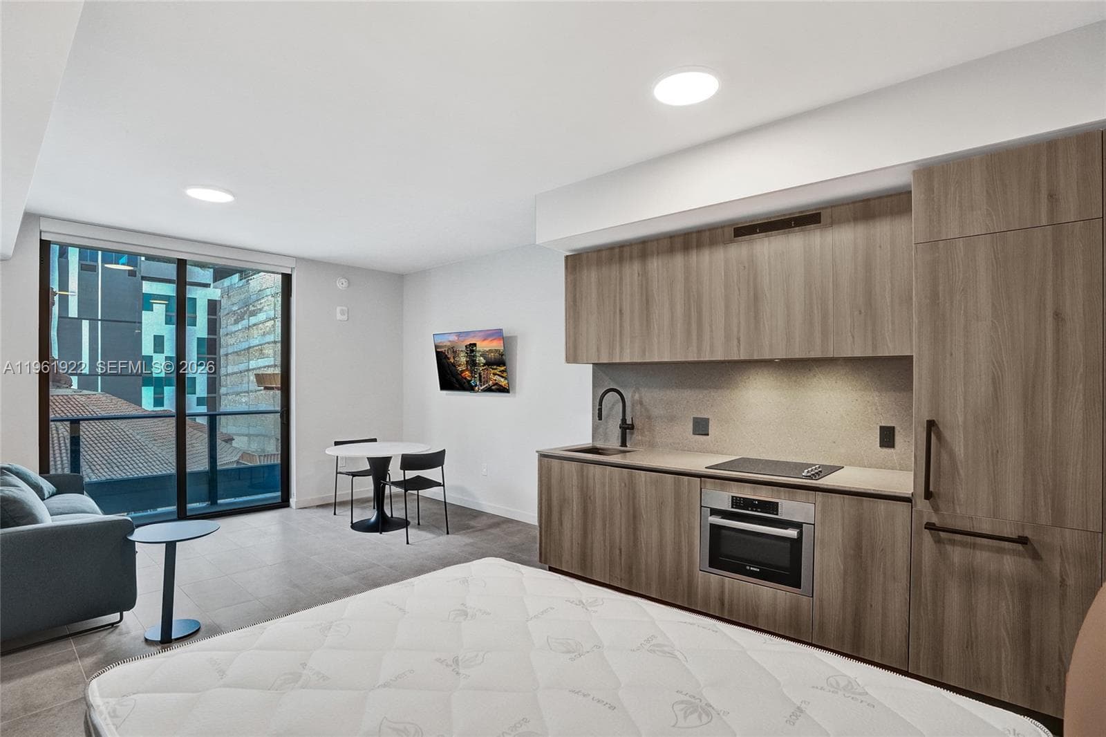 121 NE 5th Street # 807, Miami FL 33132 - Miami, FL - Photo 1