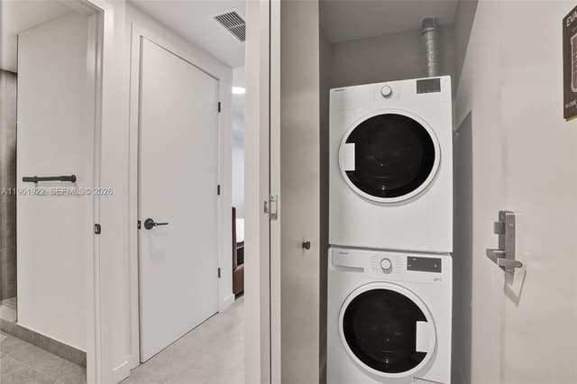 121 NE 5th Street # 807, Miami FL 33132 - Miami, FL - Photo 5
