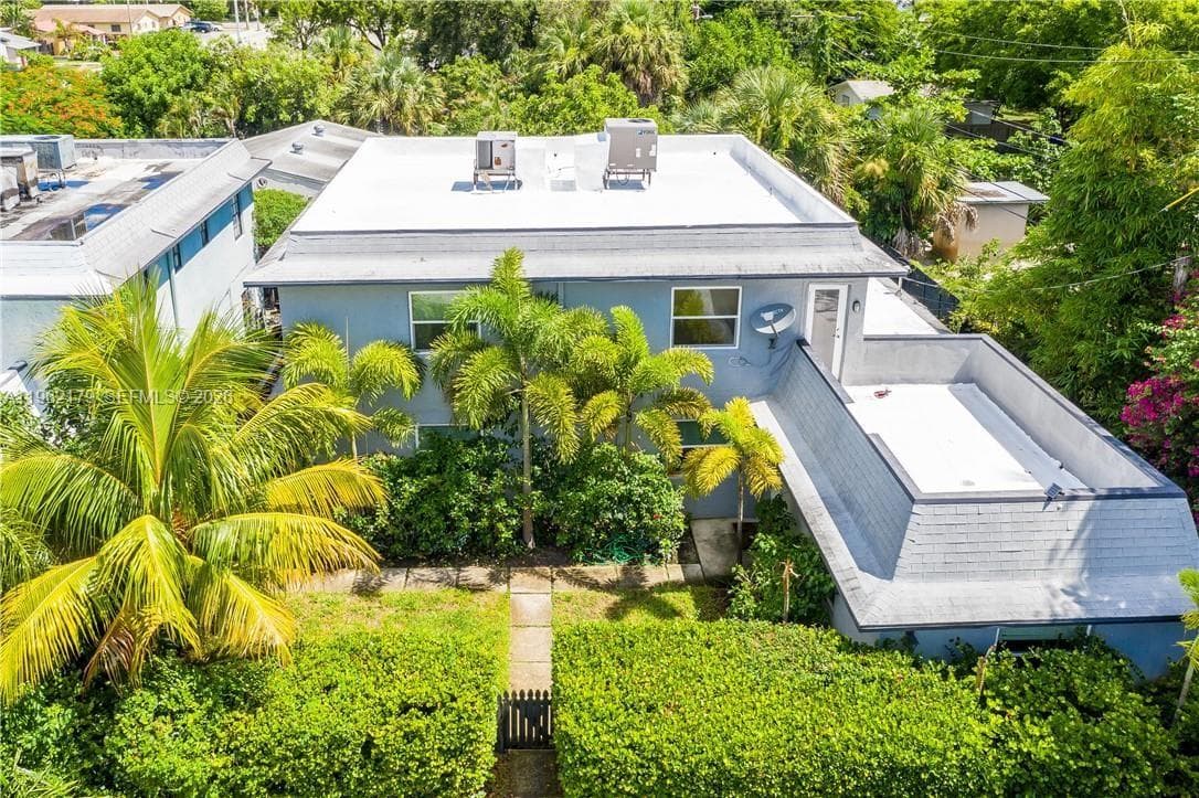 25 NE 12th St, Fort Lauderdale FL 33304