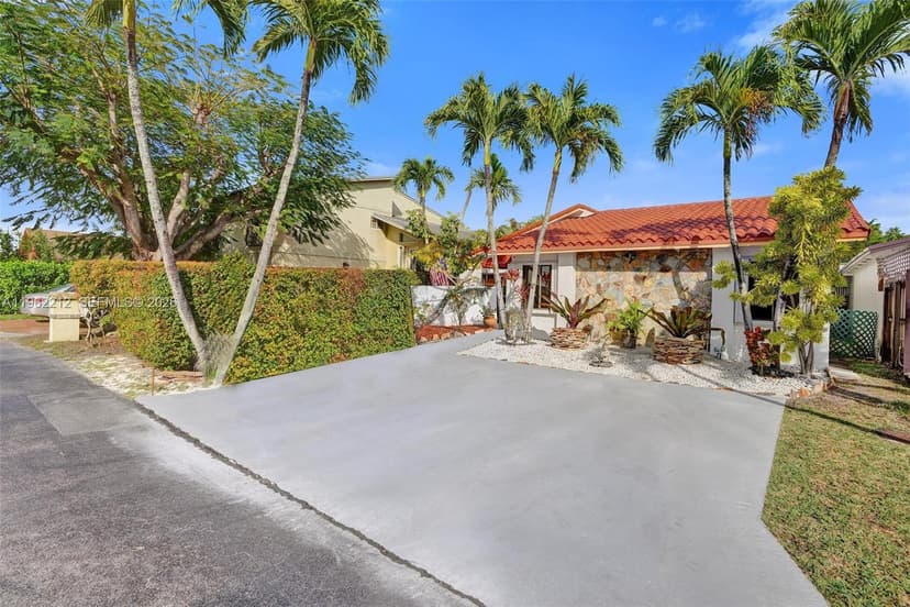 3515 SW 113th Ct, Miami FL 33165