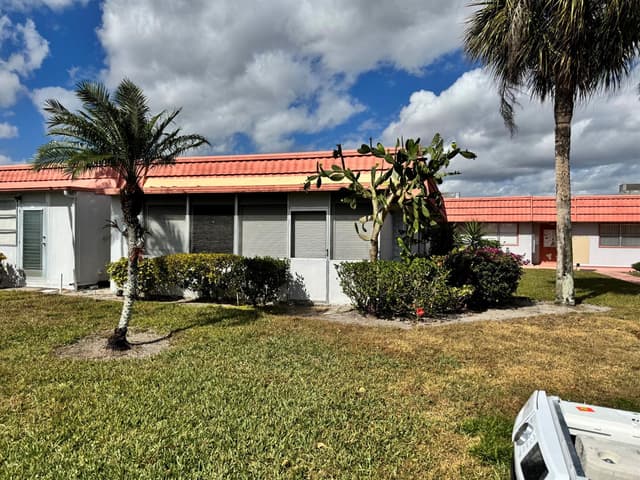 277 Seville L, Delray Beach FL 33446 - Delray Beach, FL - Photo 2