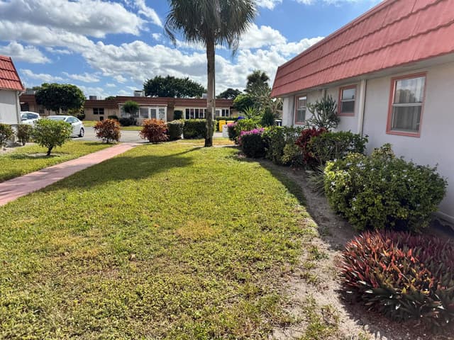 277 Seville L, Delray Beach FL 33446 - Delray Beach, FL - Photo 3
