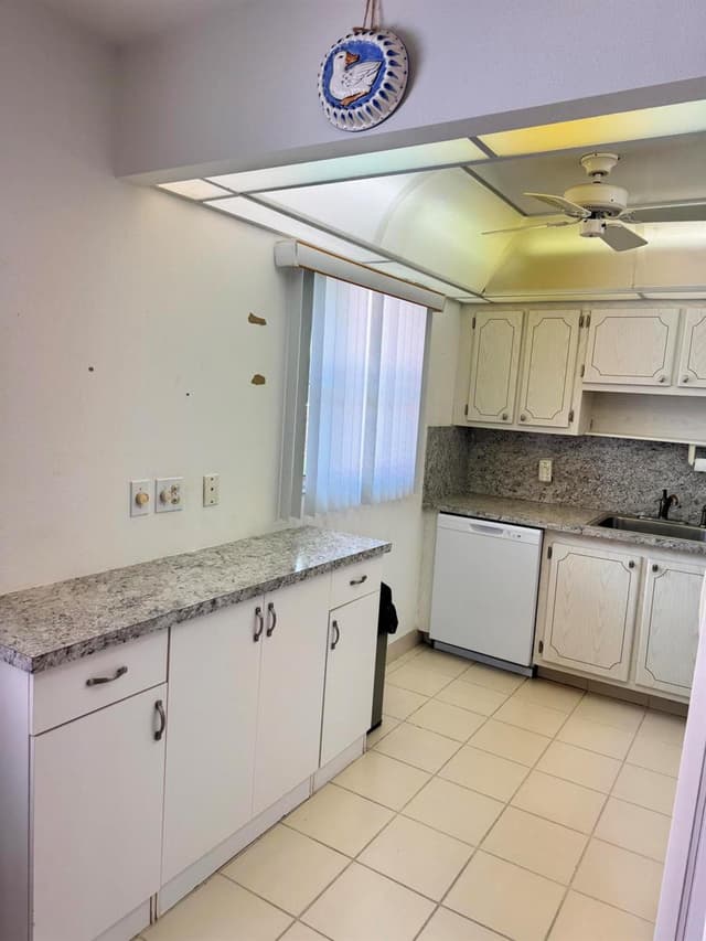 277 Seville L, Delray Beach FL 33446 - Delray Beach, FL - Photo 4