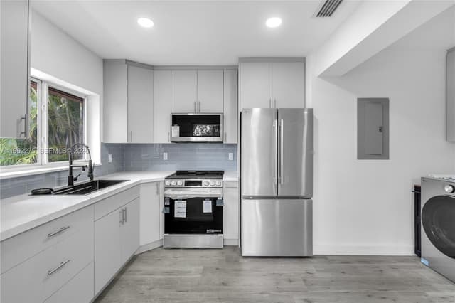 7412 Big Cypress Dr, Miami Lakes FL 33014 - Miami Lakes, FL - Photo 2