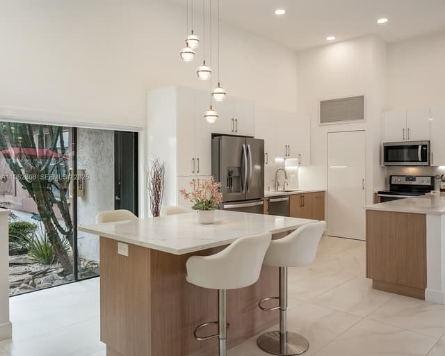 413 Leslie Dr, Hallandale Beach FL 33009 - Hallandale Beach, FL - Photo 2