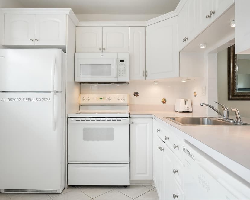 4805 NW 35th St # 506, Lauderdale Lakes FL 33319