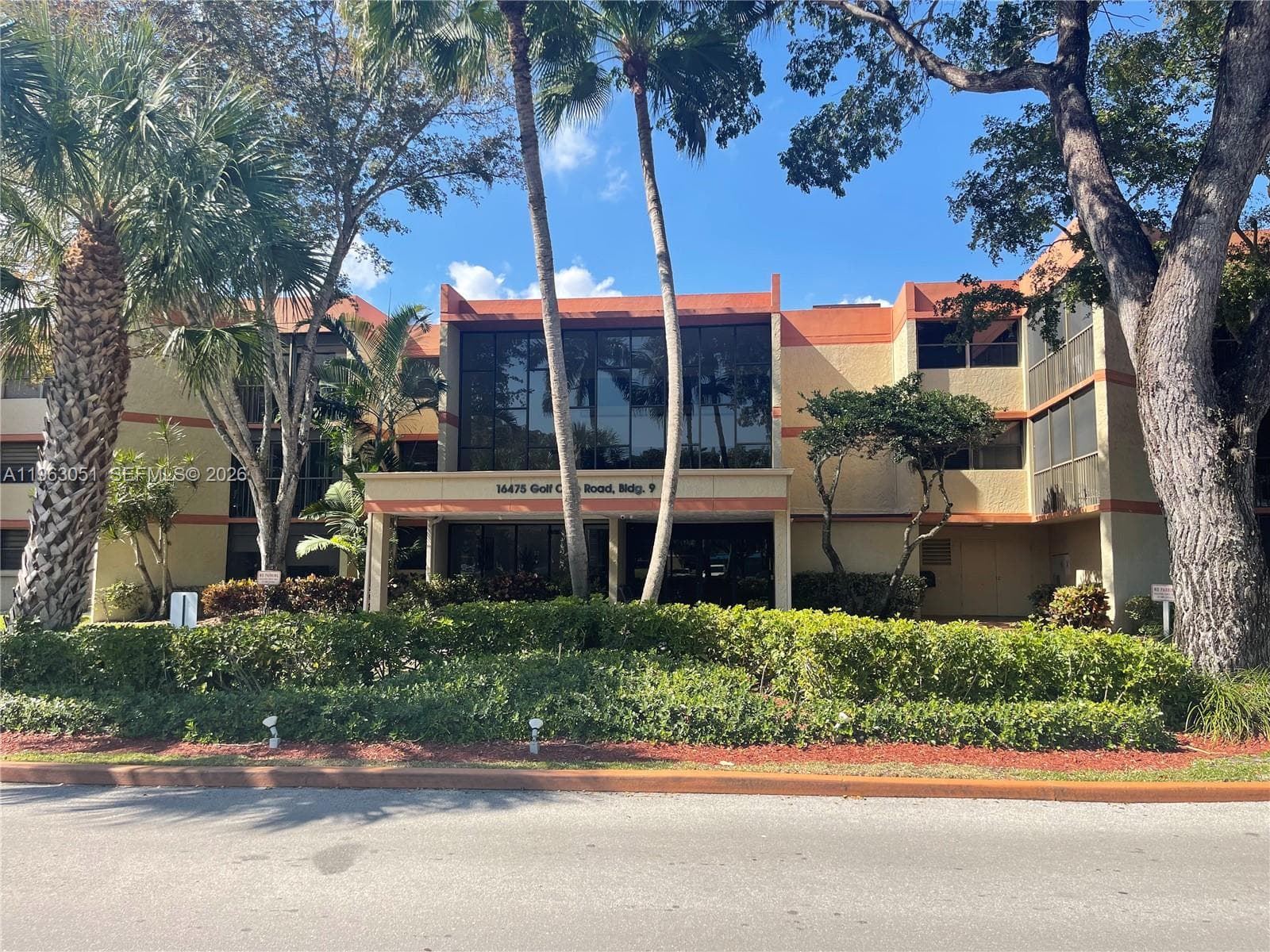 16475 Golf Club Rd # 309, Weston FL 33326