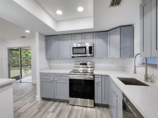 1901 Coquina Way, Coral Springs FL 33071 - Coral Springs, FL - Photo 4