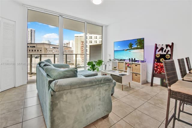 300 S Biscayne Blvd # 1405, Miami FL 33131 - Miami, FL - Photo 2
