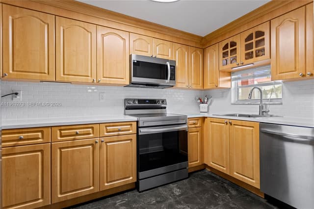 691 S Hollybrook Dr # 105, Pembroke Pines FL 33025 - Pembroke Pines, FL - Photo 2