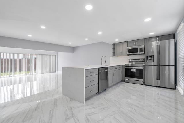708-710 NE 23rd Avenue, Pompano Beach FL 33062 - Pompano Beach, FL - Photo 6
