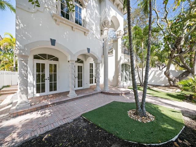 827 SE 2nd Ct, Fort Lauderdale FL 33301 - Fort Lauderdale, FL - Photo 3