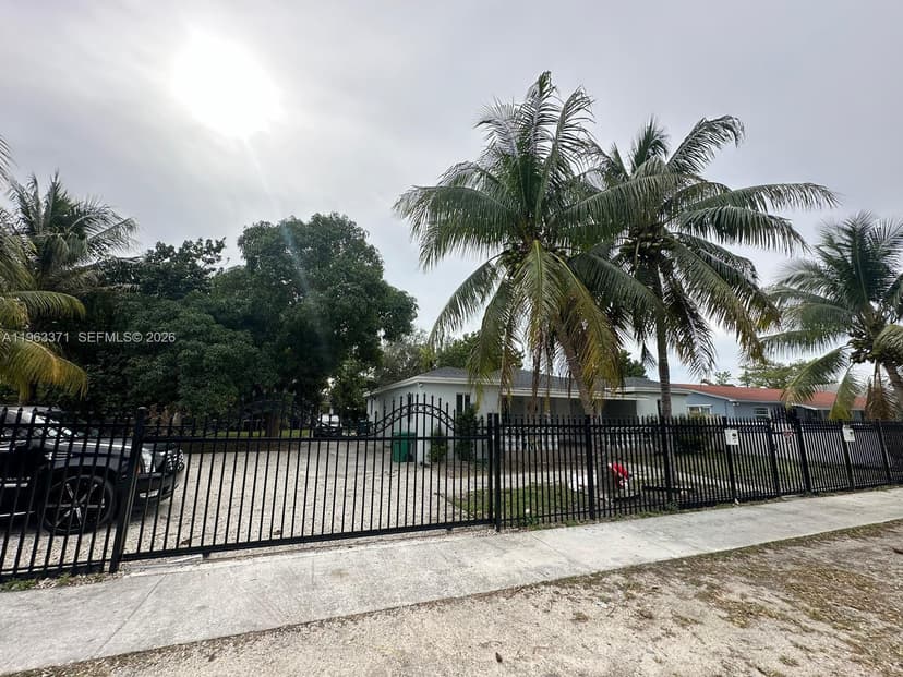 1128 NW 101st St, Miami FL 33150