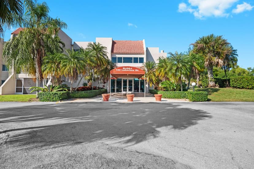 140 Lakeview Drive # 103, Weston FL 33326