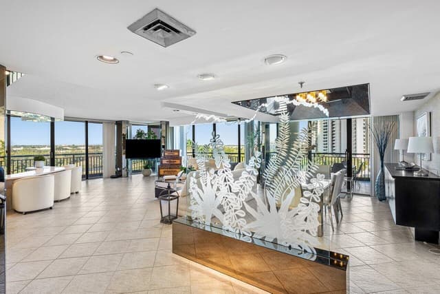 2427 Presidential Way # 701, West Palm Beach FL 33401 - West Palm Beach, FL - Photo 2