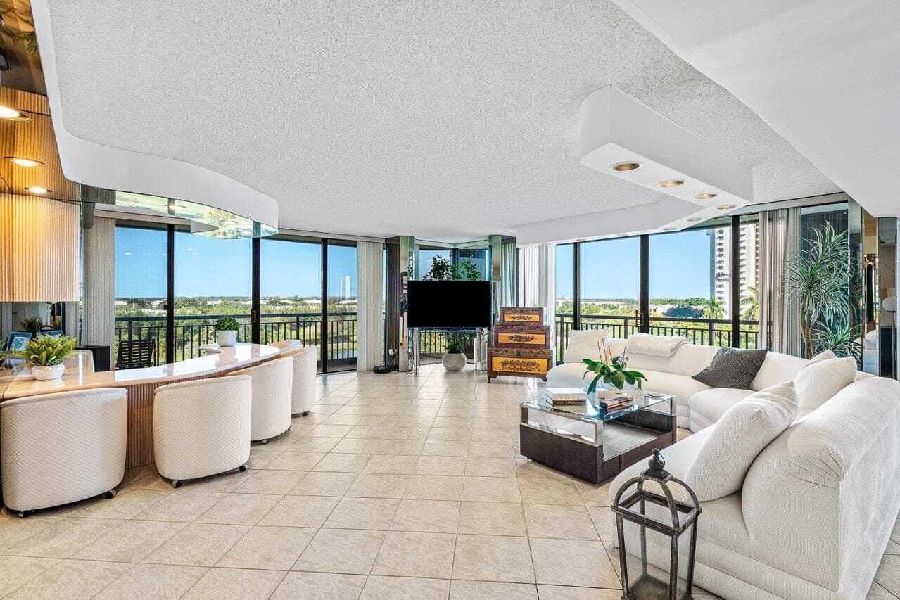 2427 Presidential Way # 701, West Palm Beach FL 33401 - West Palm Beach, FL - Photo 1