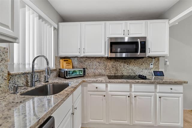 8040 N Sunrise Lakes Dr # 108, Sunrise FL 33322 - Sunrise, FL - Photo 4