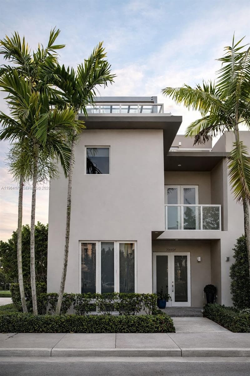 10464 NW 66th St, Doral FL 33178