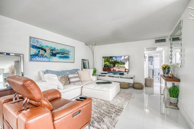 330 Andover M, West Palm Beach FL 33417 - West Palm Beach, FL - Photo 2