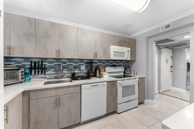 2751 Taft Street # 403, Hollywood FL 33020 - Hollywood, FL - Photo 3