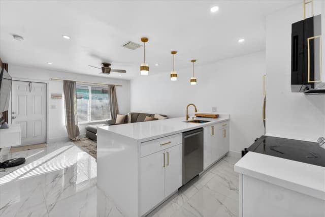 883 NE 33rd Street, Oakland Park FL 33334 - Oakland Park, FL - Photo 2