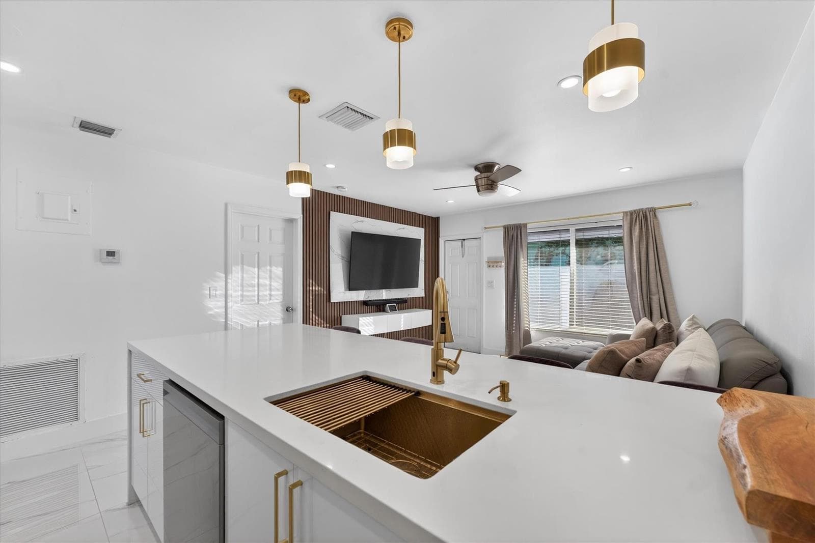 883 NE 33rd Street, Oakland Park FL 33334